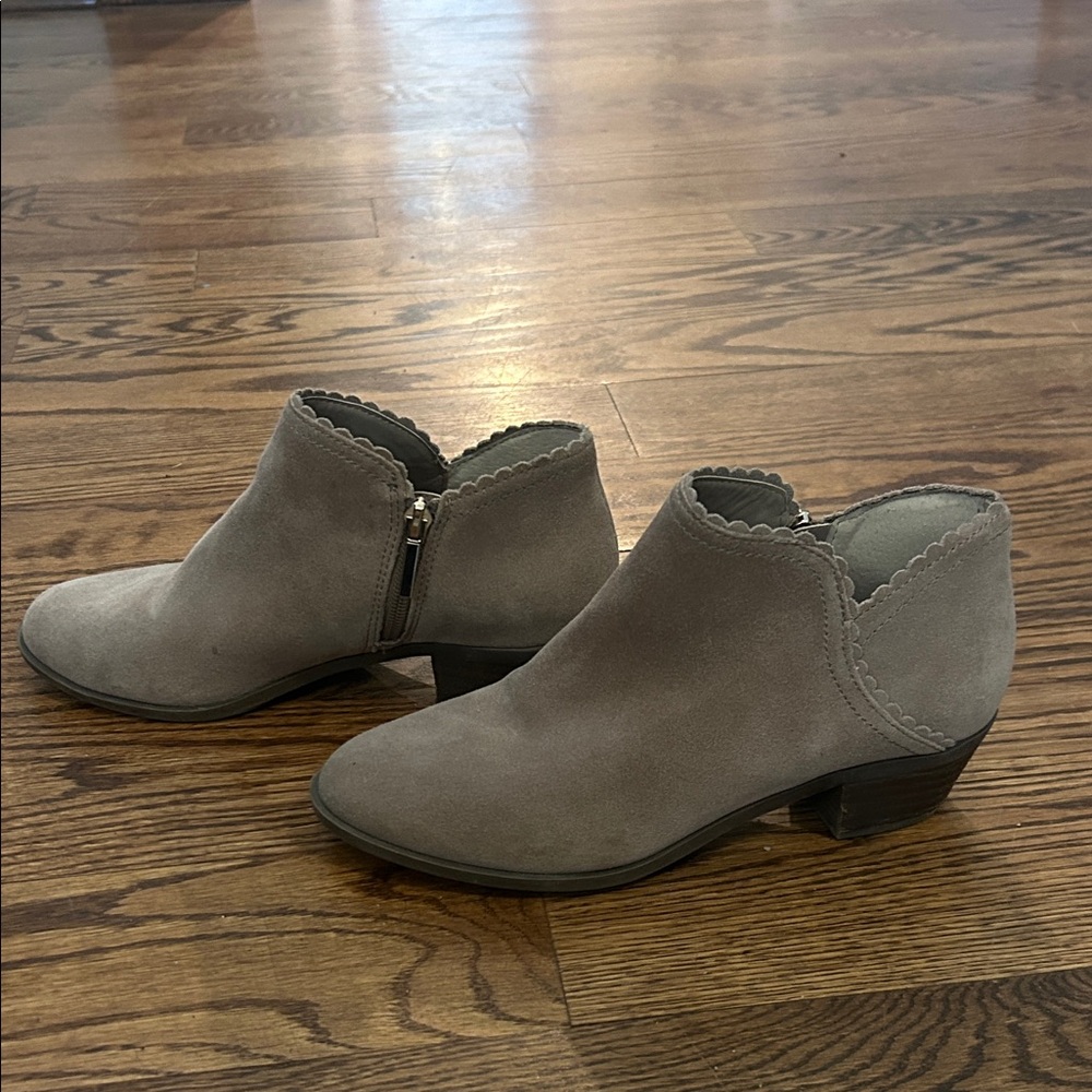 Crown & Ivy Scalloped Edge Ankle Booties